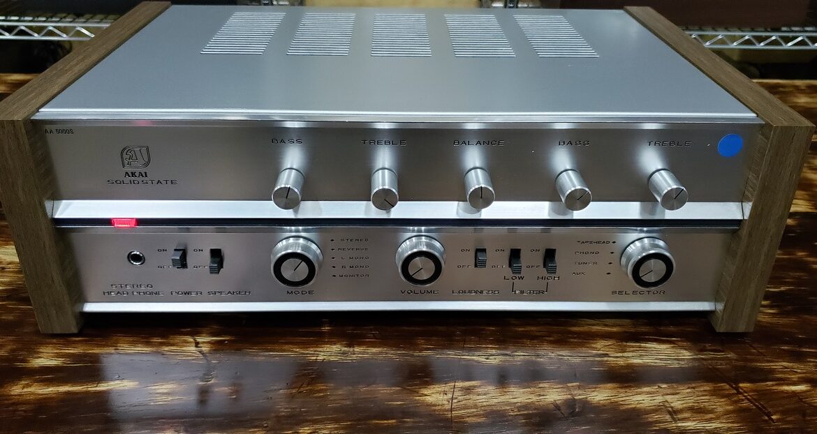 Amplificador Integrado Akai AA-5000s